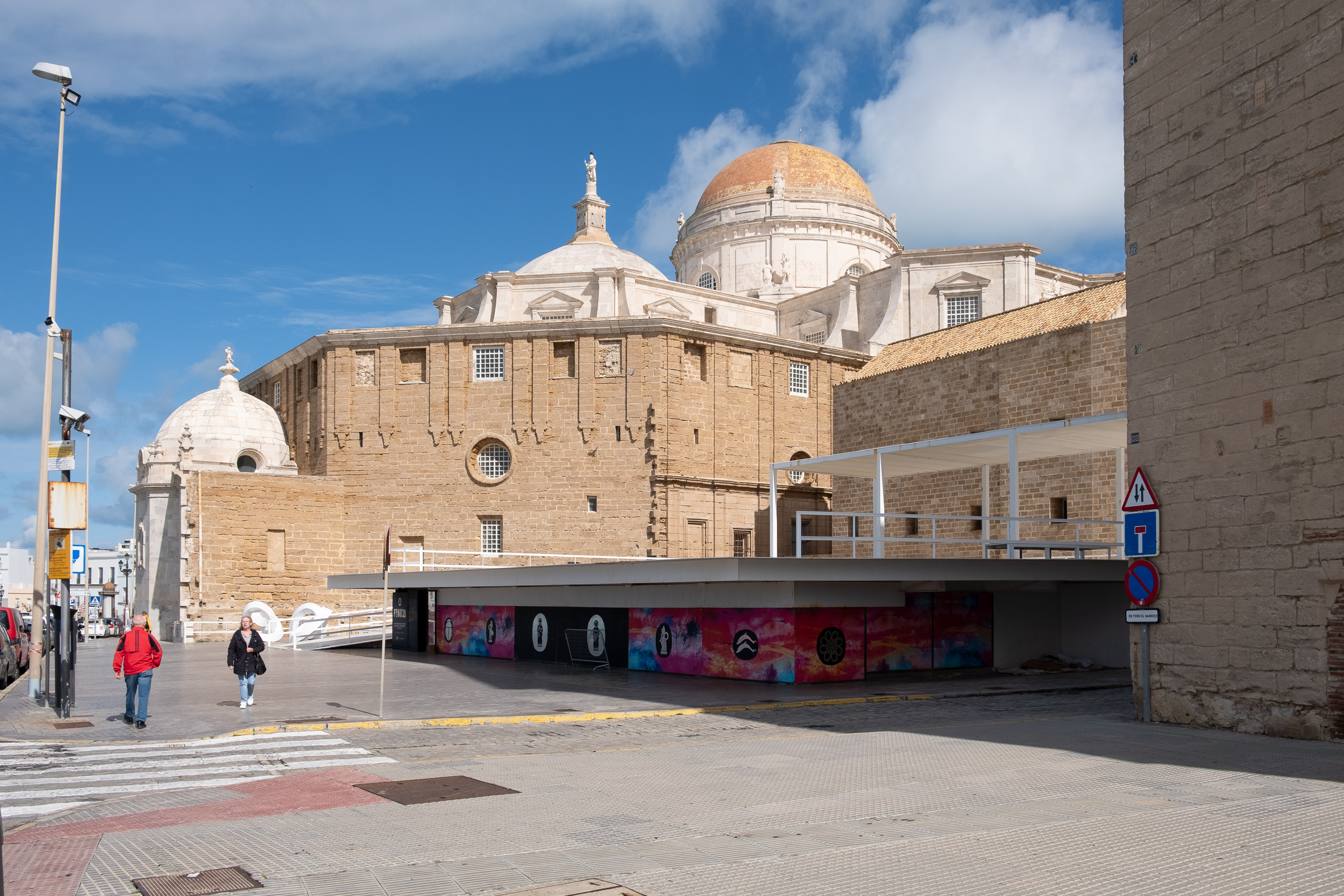 Außenansicht der Kathedrale von Cádiz